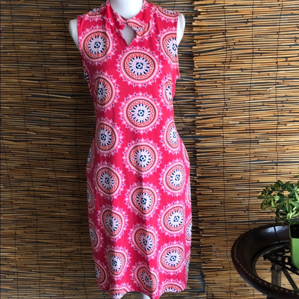 Sleeveless mandarin neck dress